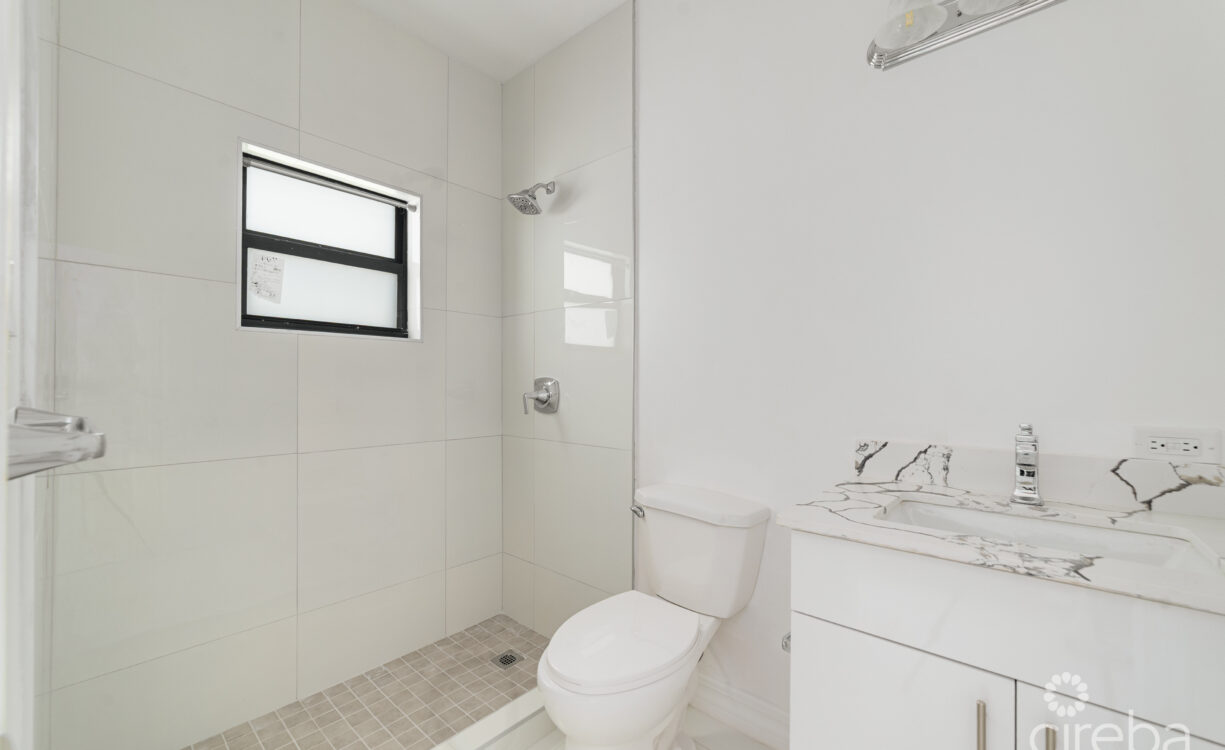 HYRE VIEW - 3 BED, 2 BATH DUPLEX