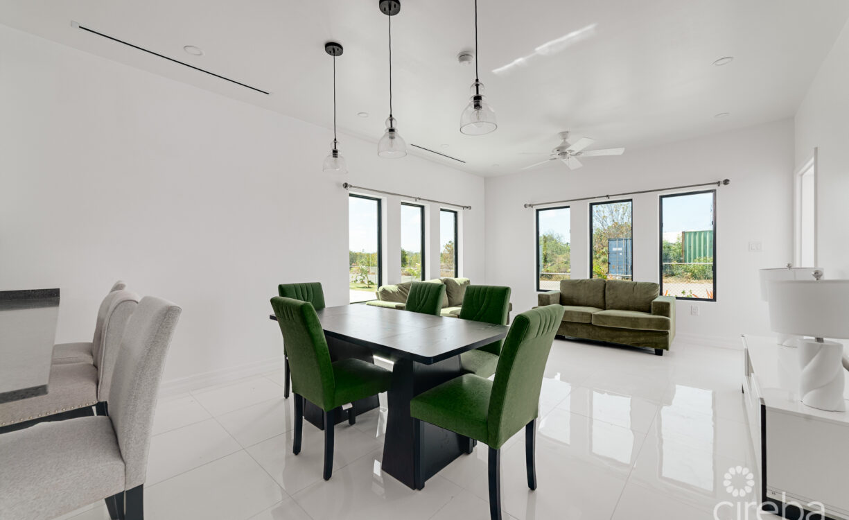 HYRE VIEW - 3 BED, 2 BATH DUPLEX