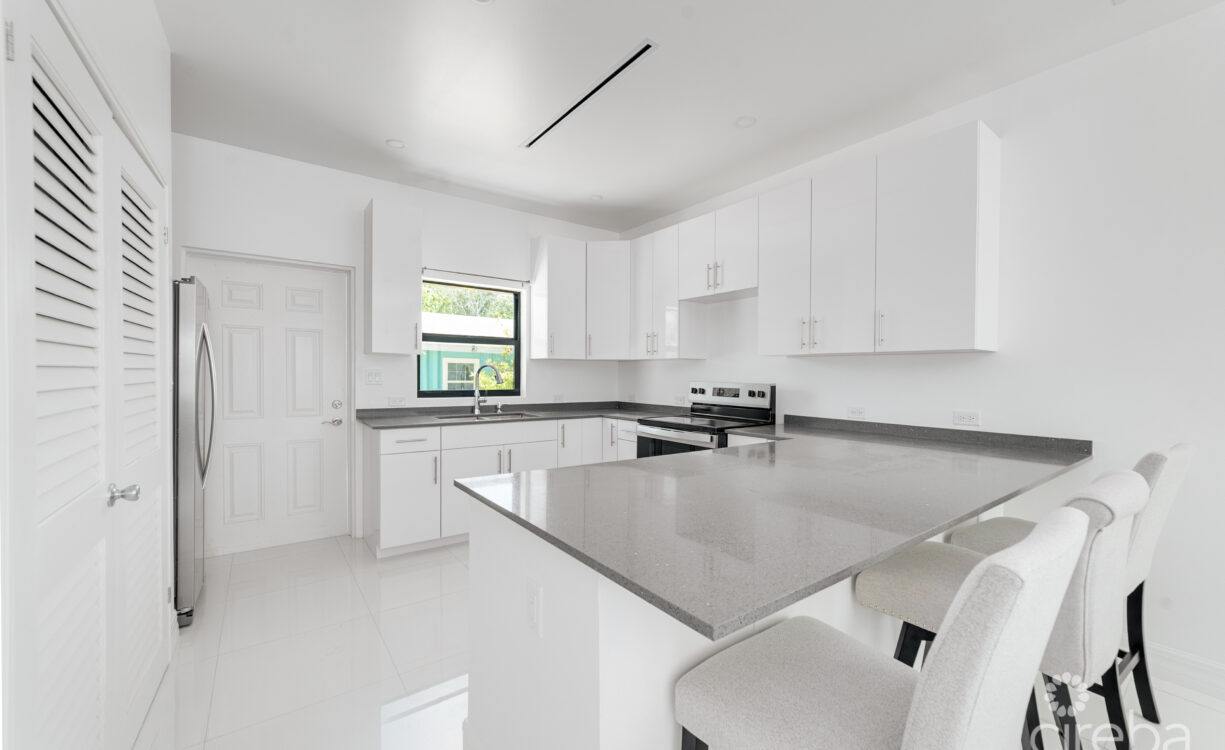 HYRE VIEW - 3 BED, 2 BATH DUPLEX