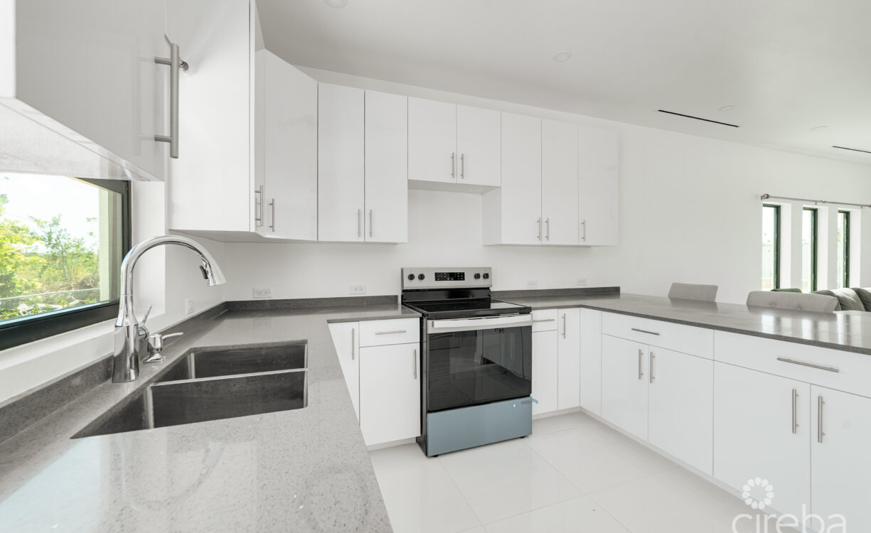 HYRE VIEW - 3 BED, 2 BATH DUPLEX