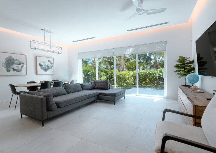 SOLARA, SEVEN MILE BEACH