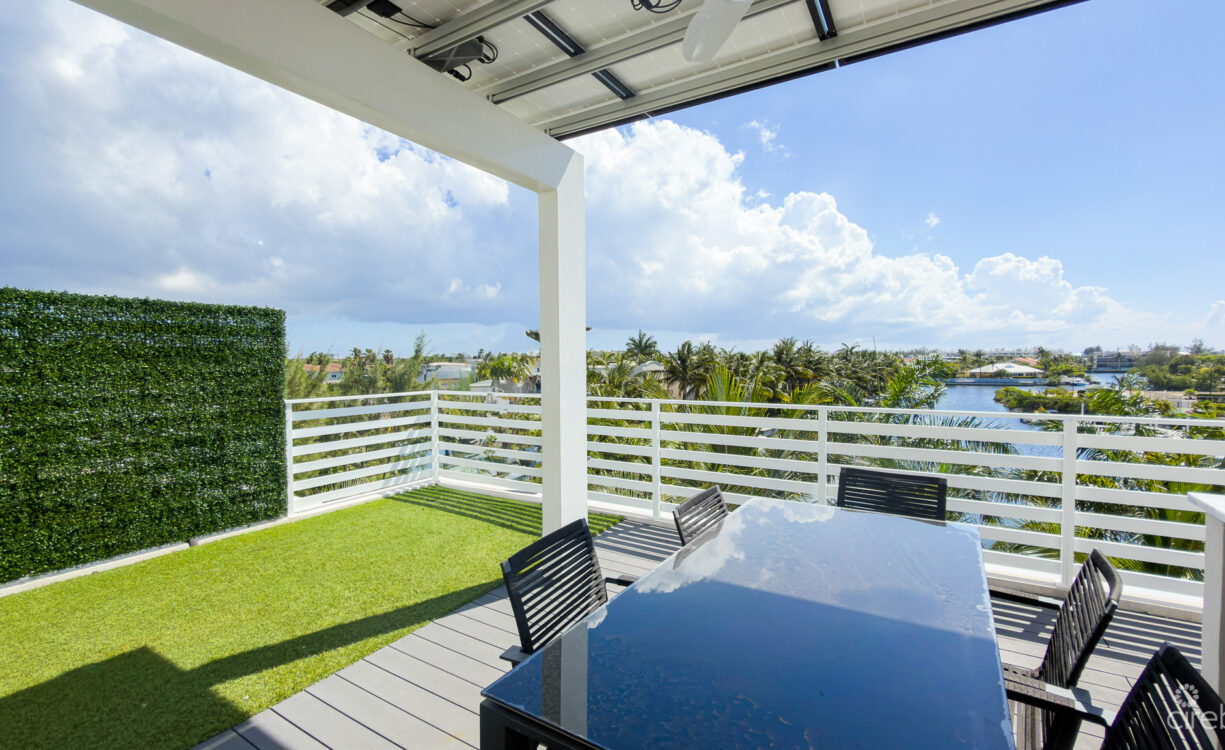 SOLARA, SEVEN MILE BEACH
