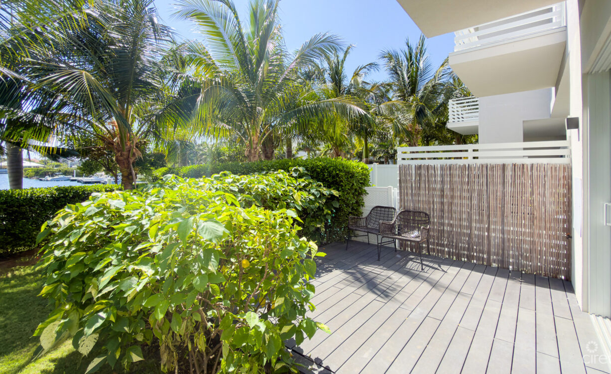 SOLARA, SEVEN MILE BEACH
