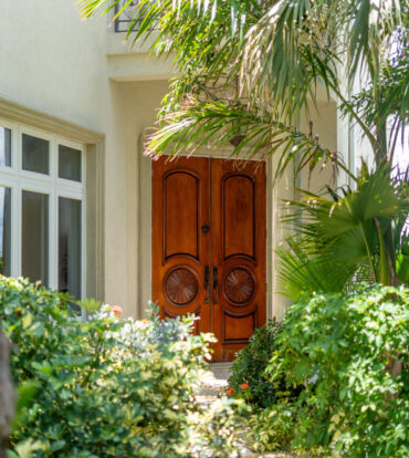 VISCAYA #1B - GOVERNORS HARBOUR WATERFRONT HOME