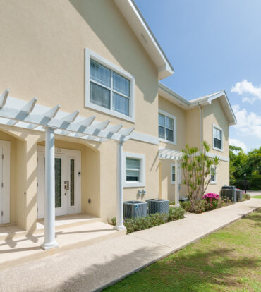 BEAUTIFULLY RENOVATED UNIT IN WALKERS SOUTH