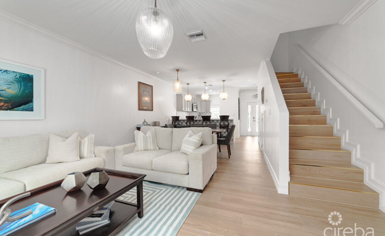 BEAUTIFULLY RENOVATED UNIT IN WALKERS SOUTH