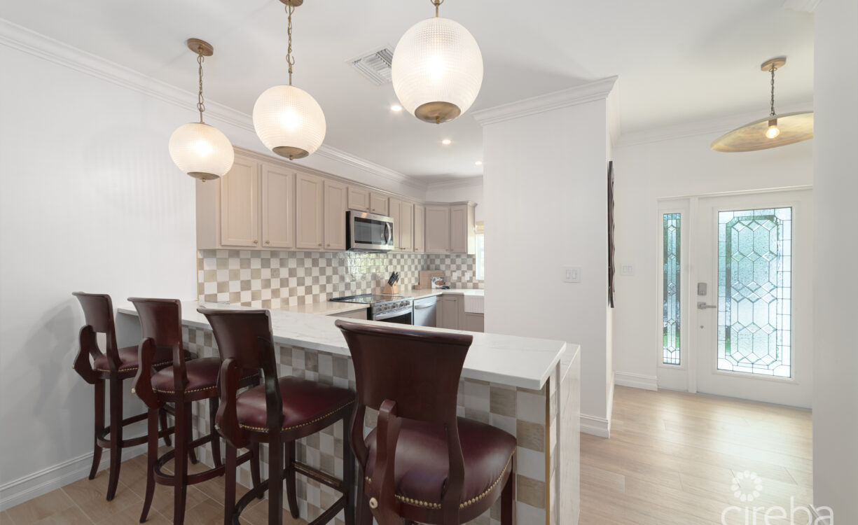 BEAUTIFULLY RENOVATED UNIT IN WALKERS SOUTH