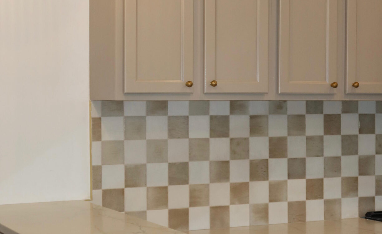 BEAUTIFULLY RENOVATED UNIT IN WALKERS SOUTH