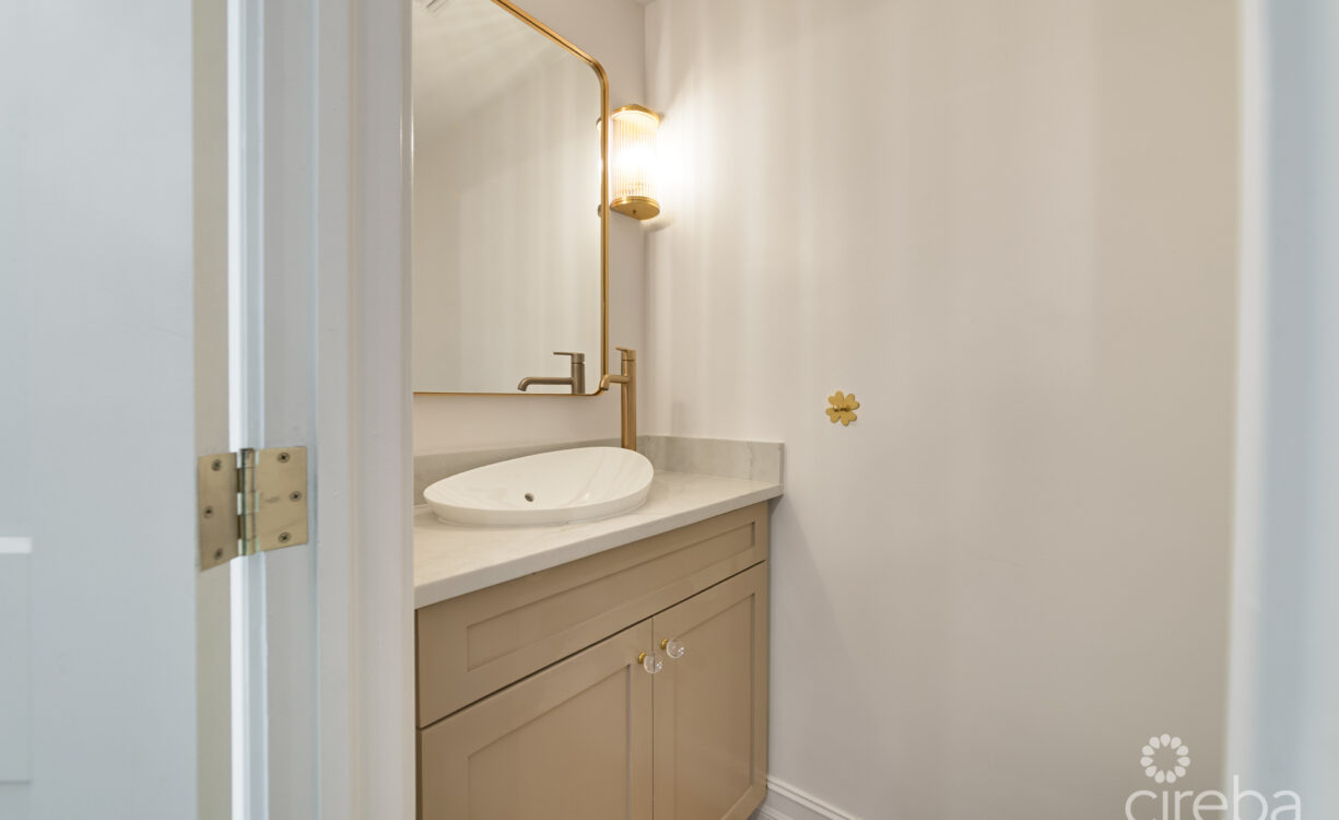 BEAUTIFULLY RENOVATED UNIT IN WALKERS SOUTH