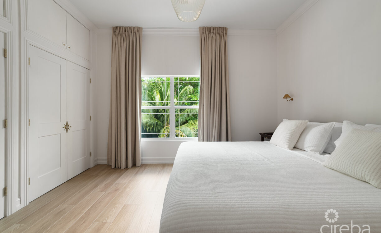 BEAUTIFULLY RENOVATED UNIT IN WALKERS SOUTH