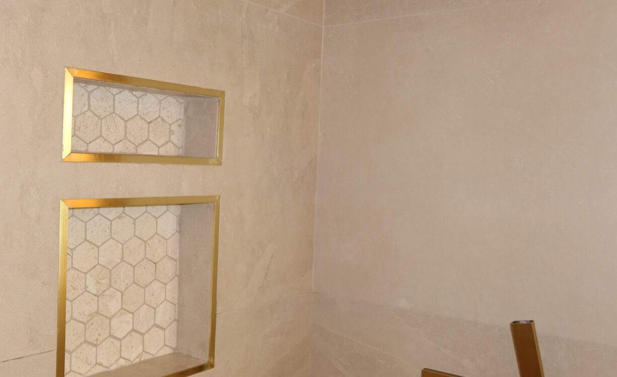 BEAUTIFULLY RENOVATED UNIT IN WALKERS SOUTH