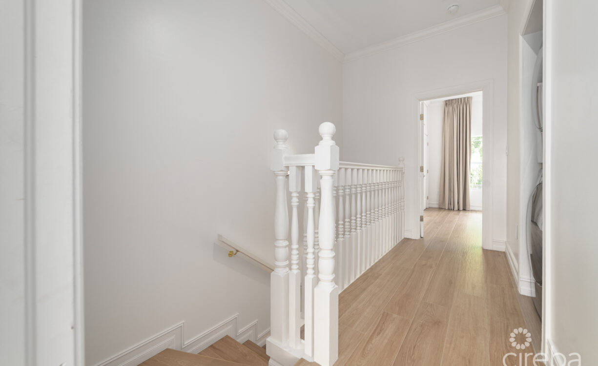 BEAUTIFULLY RENOVATED UNIT IN WALKERS SOUTH