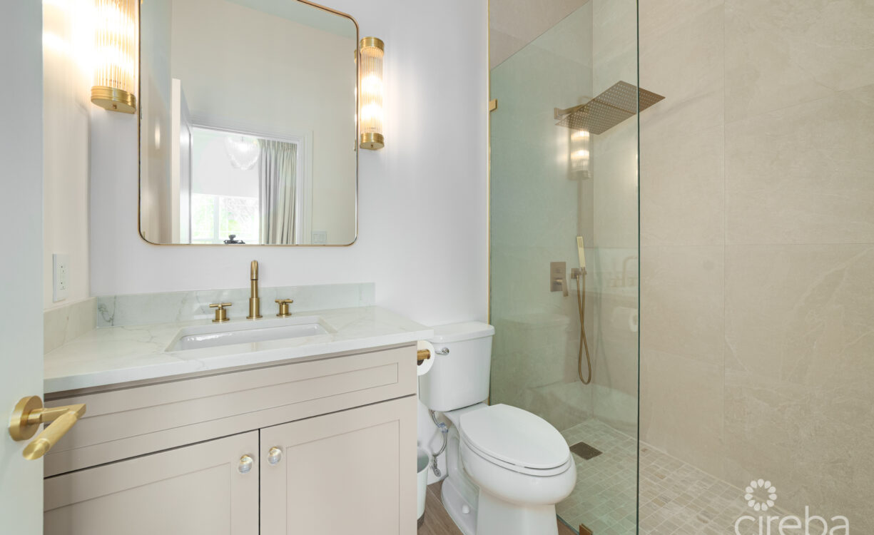 BEAUTIFULLY RENOVATED UNIT IN WALKERS SOUTH