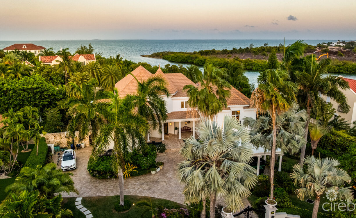 PINEAPPLE HOUSE, A VISTA DEL MAR ESTATE