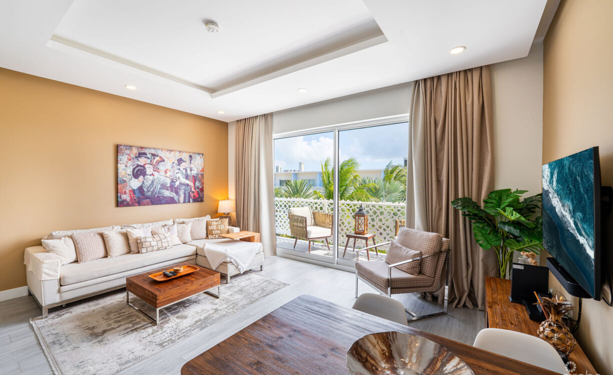 PRIME 1-BED CONDO AT THE GROVE | STEPS TO SMB & RESORT-STYLE LIVING