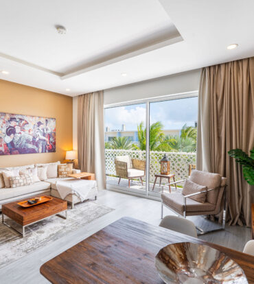 PRIME 1-BED CONDO AT THE GROVE | STEPS TO SMB & RESORT-STYLE LIVING
