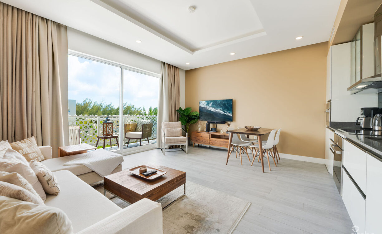 PRIME 1-BED CONDO AT THE GROVE | STEPS TO SMB & RESORT-STYLE LIVING