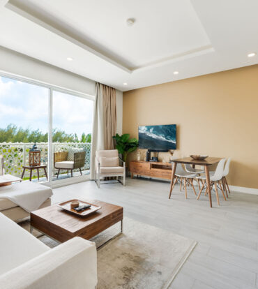PRIME 1-BED CONDO AT THE GROVE | STEPS TO SMB & RESORT-STYLE LIVING