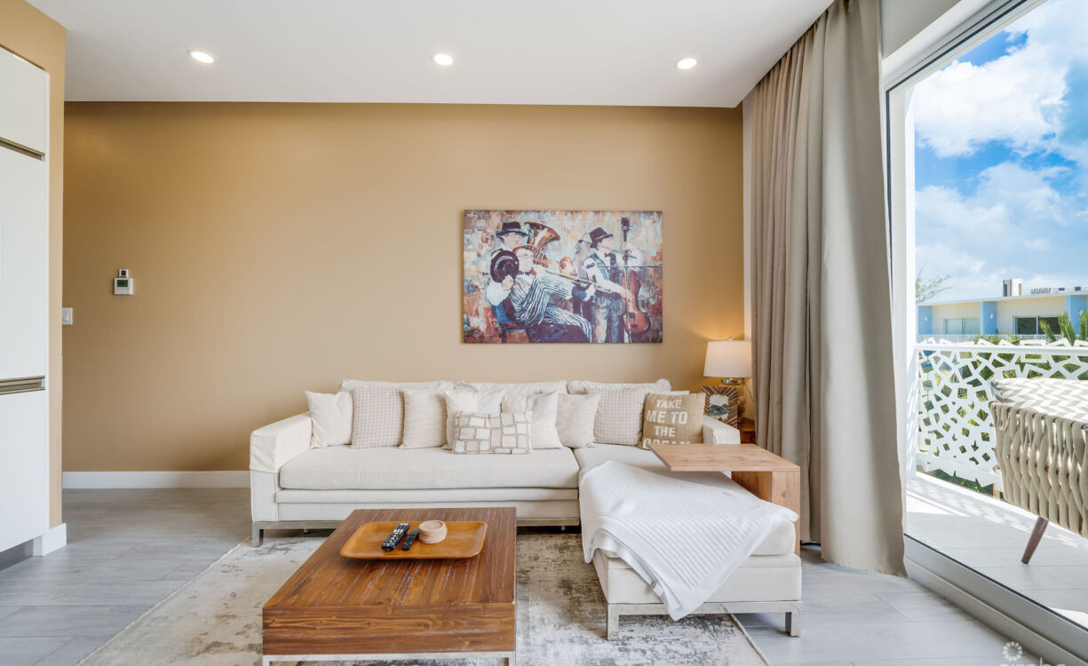 PRIME 1-BED CONDO AT THE GROVE | STEPS TO SMB & RESORT-STYLE LIVING