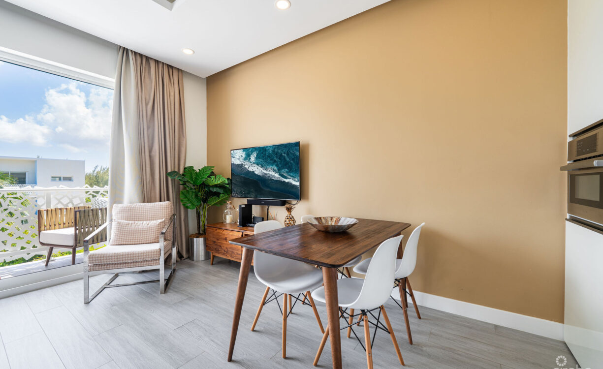 PRIME 1-BED CONDO AT THE GROVE | STEPS TO SMB & RESORT-STYLE LIVING
