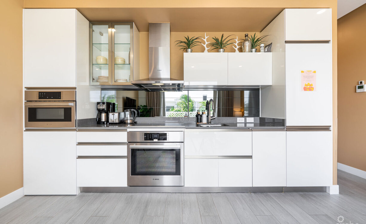 PRIME 1-BED CONDO AT THE GROVE | STEPS TO SMB & RESORT-STYLE LIVING