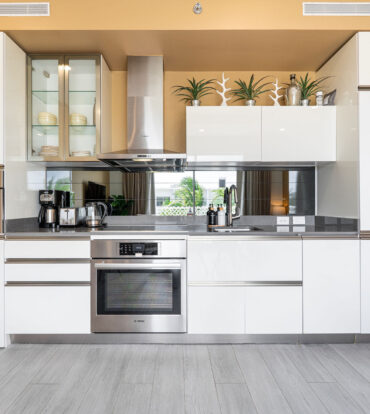 PRIME 1-BED CONDO AT THE GROVE | STEPS TO SMB & RESORT-STYLE LIVING