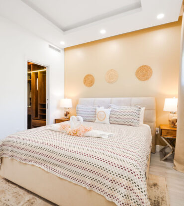 PRIME 1-BED CONDO AT THE GROVE | STEPS TO SMB & RESORT-STYLE LIVING
