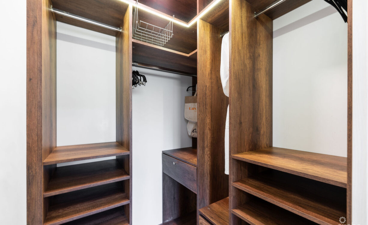 PRIME 1-BED CONDO AT THE GROVE | STEPS TO SMB & RESORT-STYLE LIVING