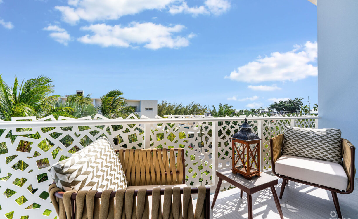 PRIME 1-BED CONDO AT THE GROVE | STEPS TO SMB & RESORT-STYLE LIVING