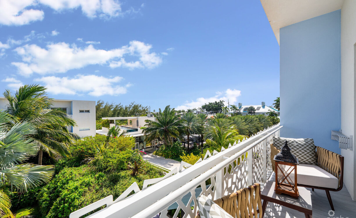 PRIME 1-BED CONDO AT THE GROVE | STEPS TO SMB & RESORT-STYLE LIVING