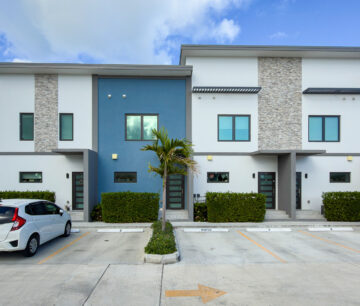THE LAGOONS 2 BED WATERFRONT TOWNHOUSE