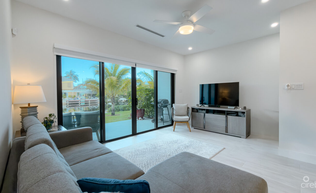 THE LAGOONS 2 BED WATERFRONT TOWNHOUSE