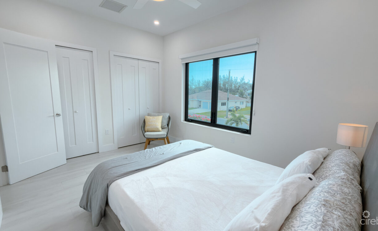 THE LAGOONS 2 BED WATERFRONT TOWNHOUSE