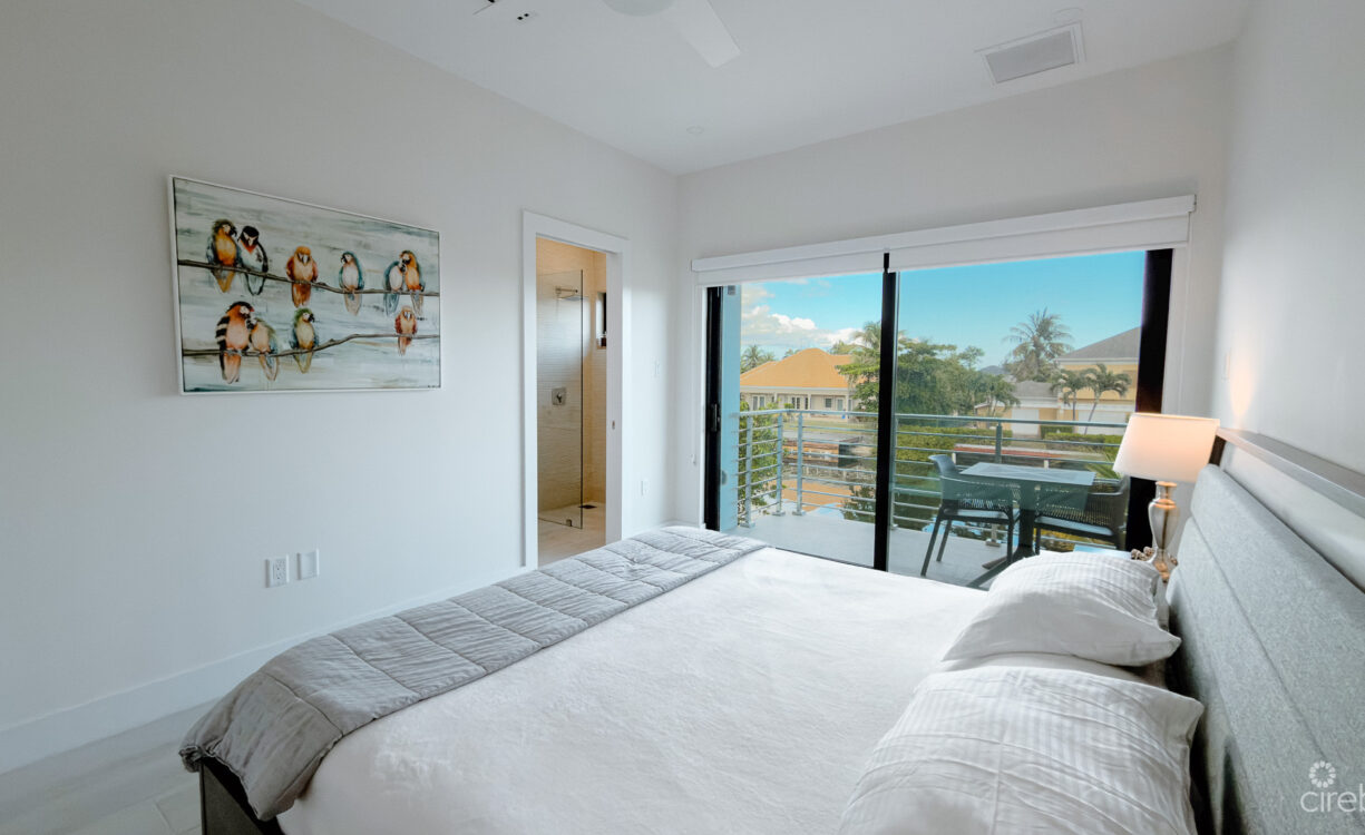 THE LAGOONS 2 BED WATERFRONT TOWNHOUSE