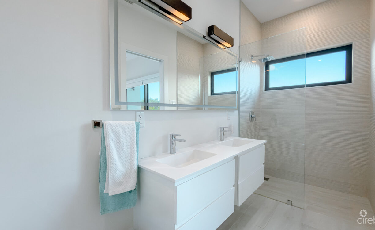 THE LAGOONS 2 BED WATERFRONT TOWNHOUSE