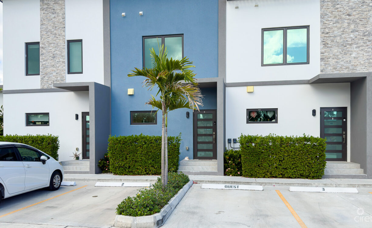 THE LAGOONS 2 BED WATERFRONT TOWNHOUSE