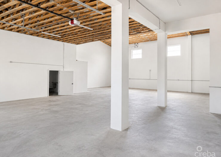 PRIME LOCATION - LEASED INVESTMENT WAREHOUSE