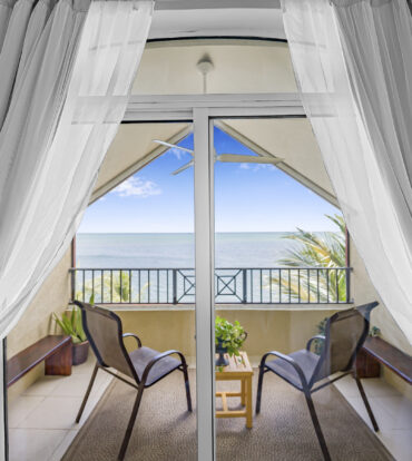 HARBOUR POINT OCEANFRONT 3 BED PLUS OFFICE