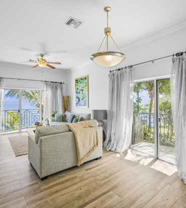 HARBOUR POINT OCEANFRONT 3 BED PLUS OFFICE