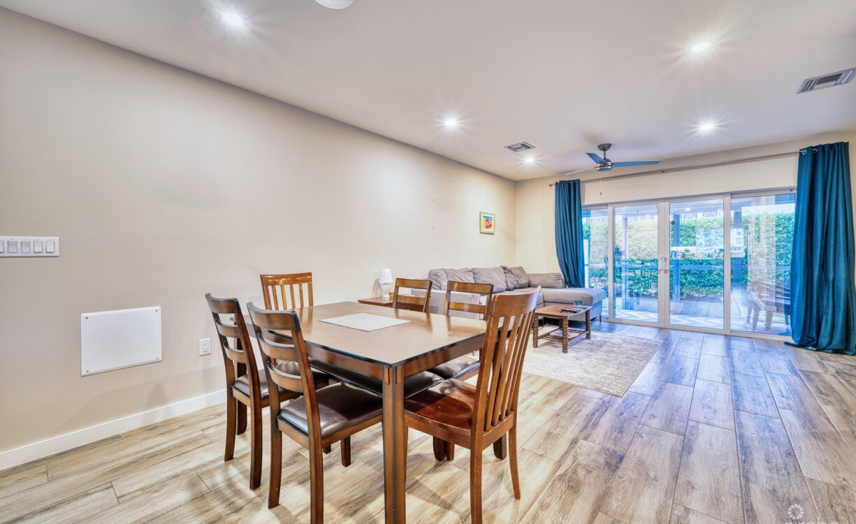 DOWNTOWN REACH 801