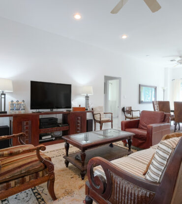 CANAL FRONT HOME 3 BED PROSPECT