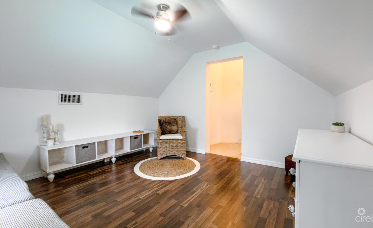 CANAL FRONT HOME NORTH SOUND ESTATES