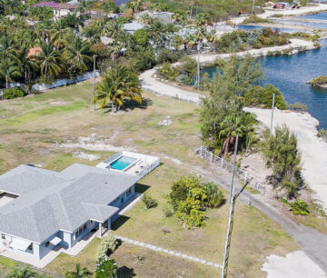 WATERVIEW HOME, JUST OFF SMB CORRIDOR