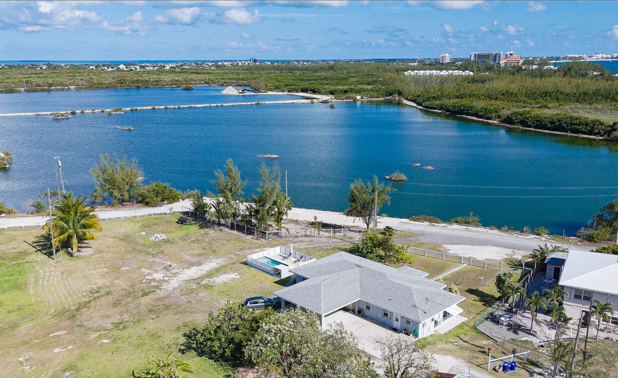 WATERVIEW HOME, JUST OFF SMB CORRIDOR