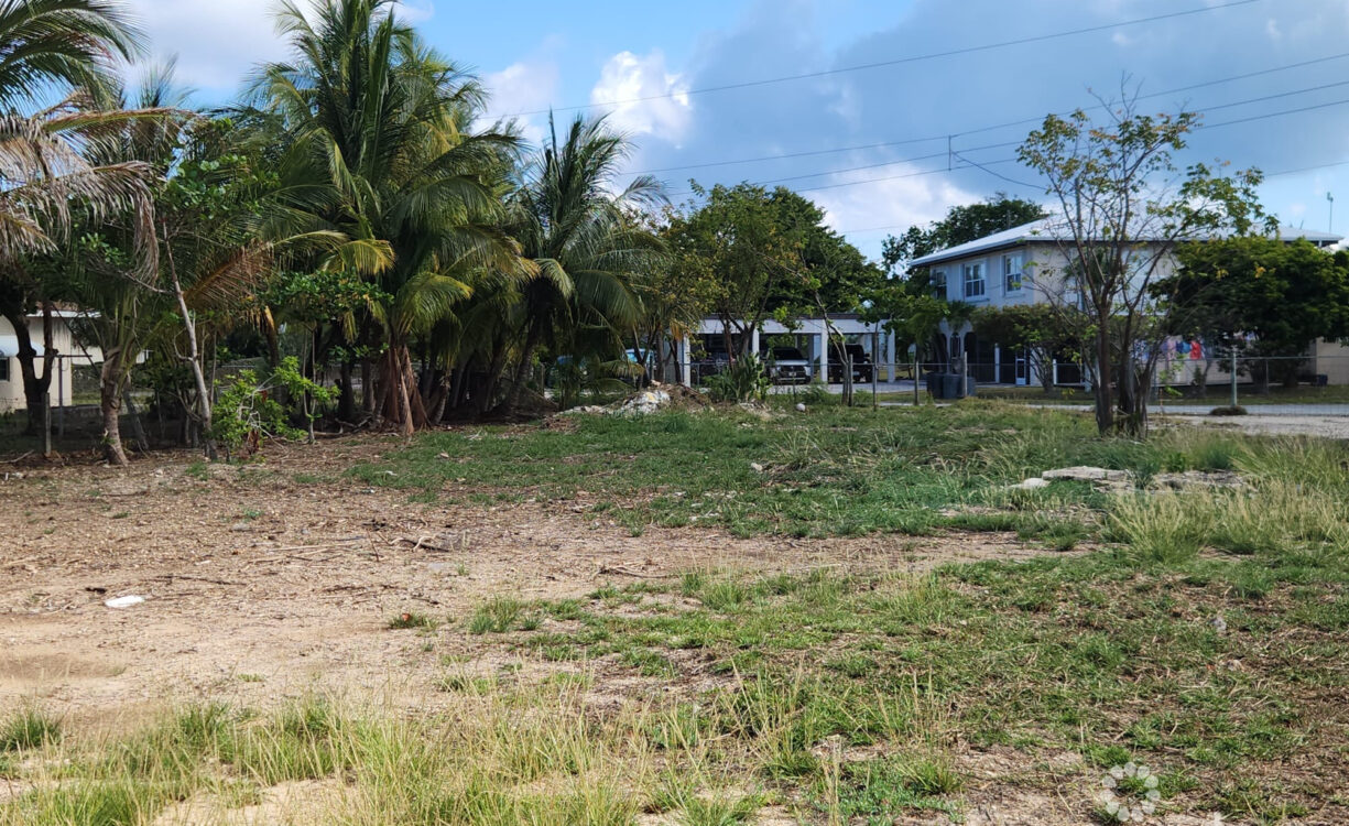 WATERVIEW HOME, JUST OFF SMB CORRIDOR
