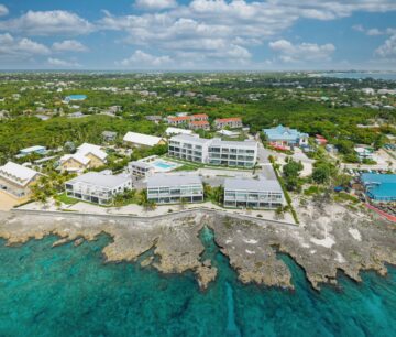 SUNSET POINT - BEAUTIFULLY UPGRADED 3 BED WITH PANORAMIC OCEAN VIEWS
