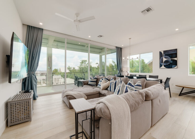 SUNSET POINT - BEAUTIFULLY UPGRADED 3 BED WITH PANORAMIC OCEAN VIEWS