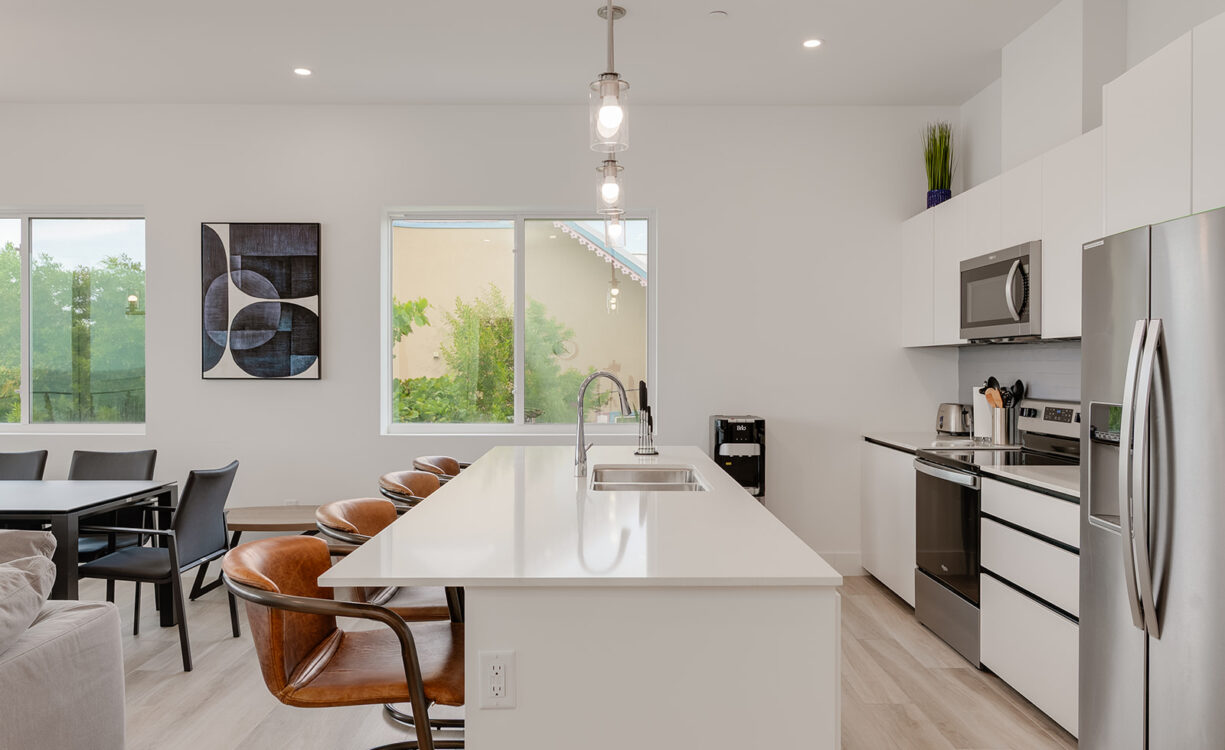 SUNSET POINT - BEAUTIFULLY UPGRADED 3 BED WITH PANORAMIC OCEAN VIEWS