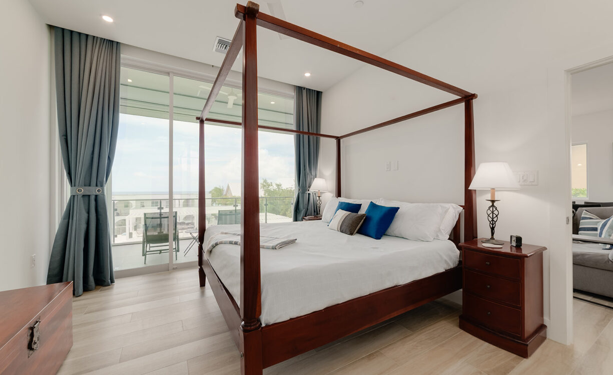 SUNSET POINT - BEAUTIFULLY UPGRADED 3 BED WITH PANORAMIC OCEAN VIEWS