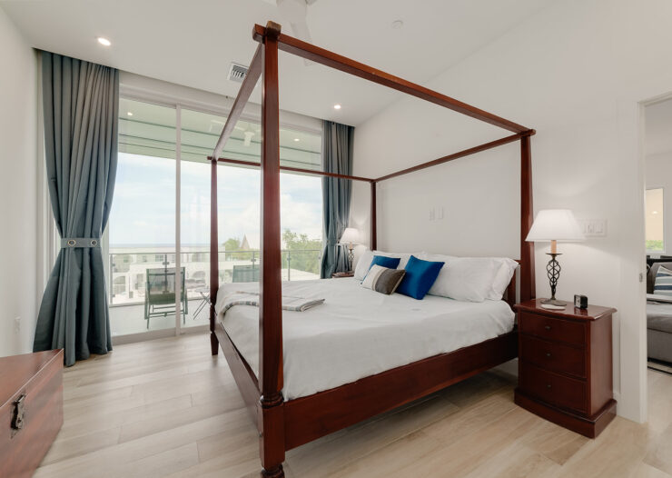 SUNSET POINT - BEAUTIFULLY UPGRADED 3 BED WITH PANORAMIC OCEAN VIEWS